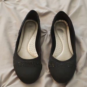 Karen Scott satin, glitter flats